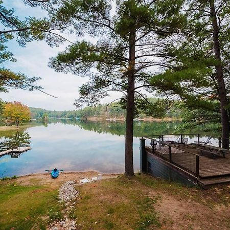 Cozy Cottage On Arbutus Lake Traverse City Luaran gambar