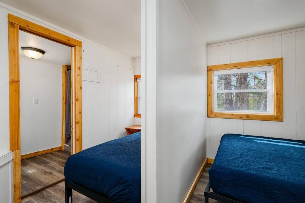 Cozy Cottage On Arbutus Lake Traverse City Luaran gambar