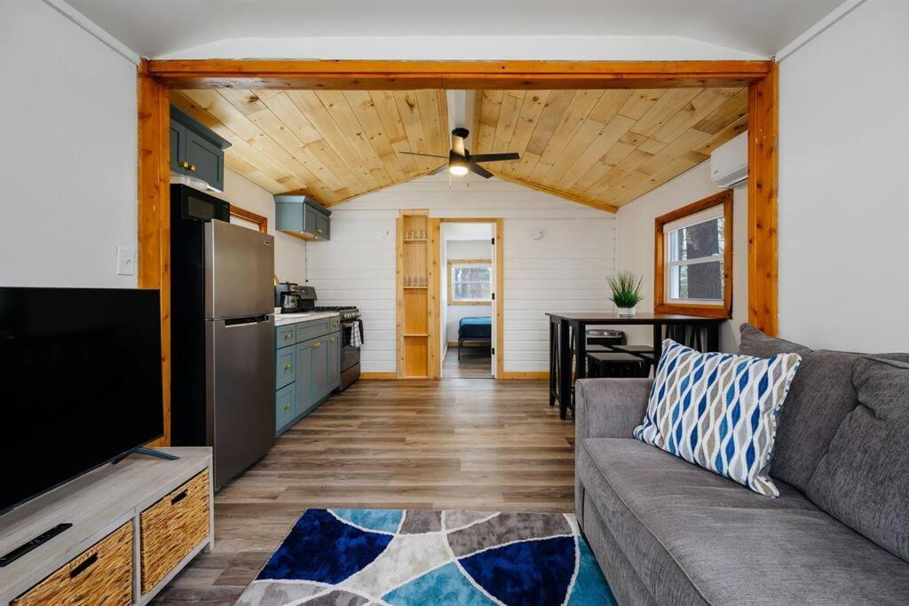 Cozy Cottage On Arbutus Lake Traverse City Luaran gambar