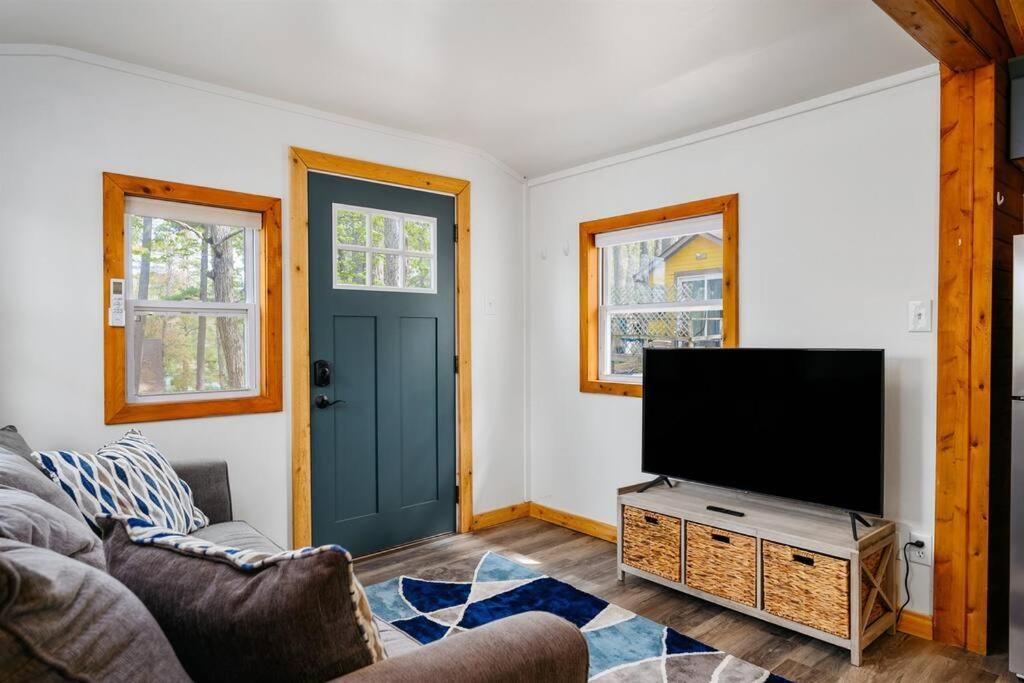 Cozy Cottage On Arbutus Lake Traverse City Luaran gambar